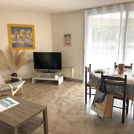 T3 Avec Terrasse Et Garage Proche - Saint-raphael - Fr-1-226a-146 شقة *